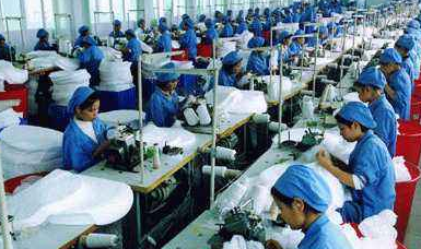 服裝零售遇冷，化妝品消費升溫 紡織皮革與化妝品行業的冰火兩重天